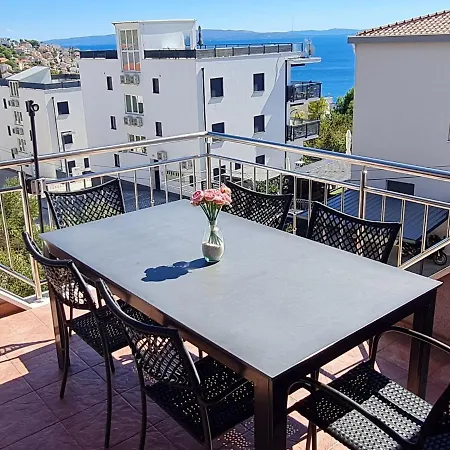 Nice With Shared Swimming Pool Only 500m From The Beach And 4km From Trogir