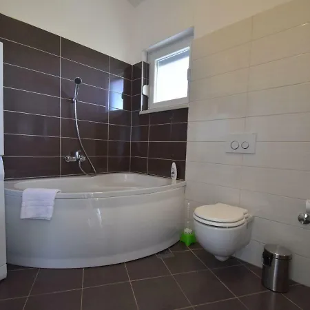 Nice With Shared Swimming Pool Only 500m From The Beach And 4km From Trogir