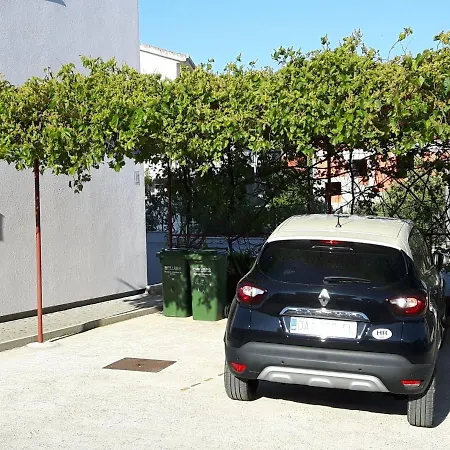 Nice With Shared Swimming Pool Only 500m From The Beach And 4km From