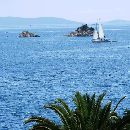 Nice With Shared Swimming Pool Only 500m From The Beach And 4km From 아파트