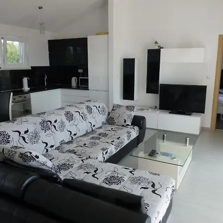 아파트 Nice With Shared Swimming Pool Only 500m From The Beach And 4km From 트로기르