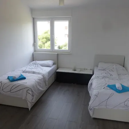 아파트 Nice With Shared Swimming Pool Only 500m From The Beach And 4km From *
