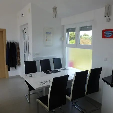 아파트 Nice With Shared Swimming Pool Only 500m From The Beach And 4km From 트로기르