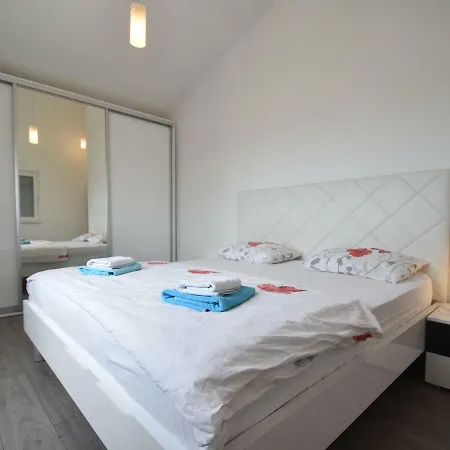 Nice With Shared Swimming Pool Only 500m From The Beach And 4km From *